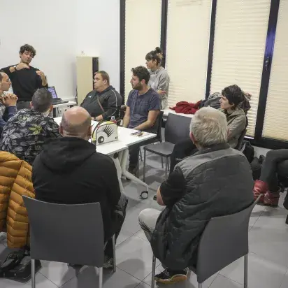 Acción comunitaria entre alumnado y participantes de Emaús Gizarte Fundazioa