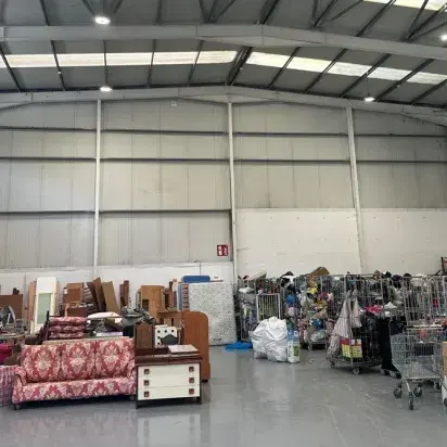 Emaus Gizarte Fundazioa y Koopera abren las puertas de su planta de tratamiento de residuos voluminosos de Urnieta, coincidiendo con la Semana Europea de Prevención de Residuos