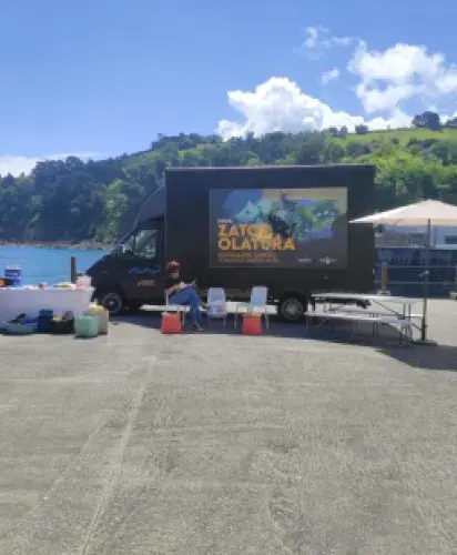 Gipuzkoa abre la temporada de playas con la campaña súbete a la ola por un litoral sin residuos